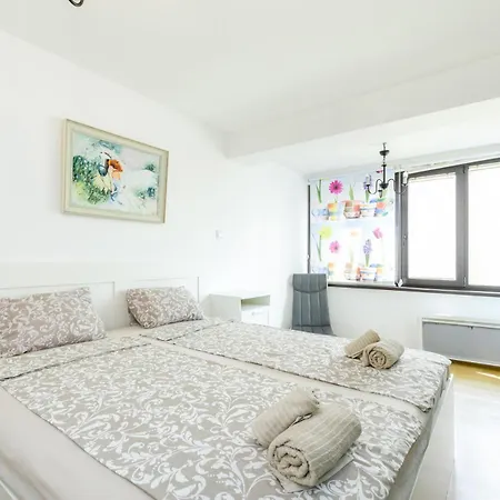 The White 3br - Free Parking *