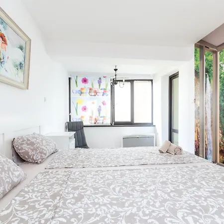 The White 3br - Free Parking Sofia