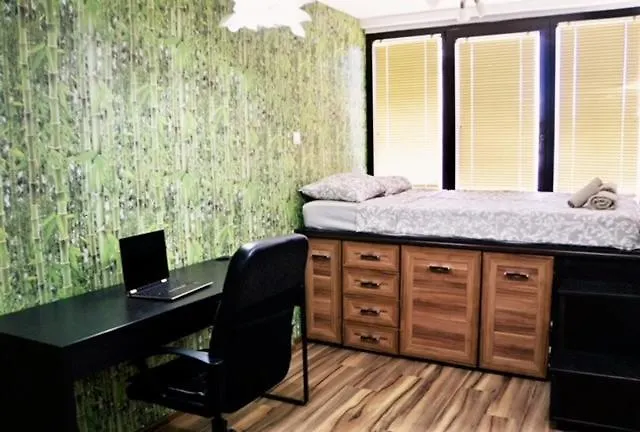 The White 3br - Free Parking Apartment