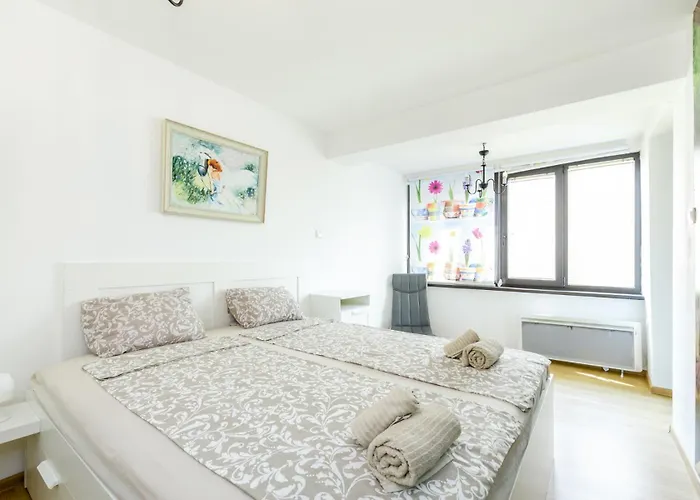 The White 3br - Free Parking *