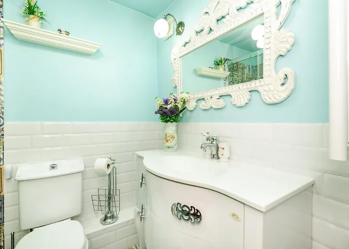 Апартамент The White 3br - Free Parking