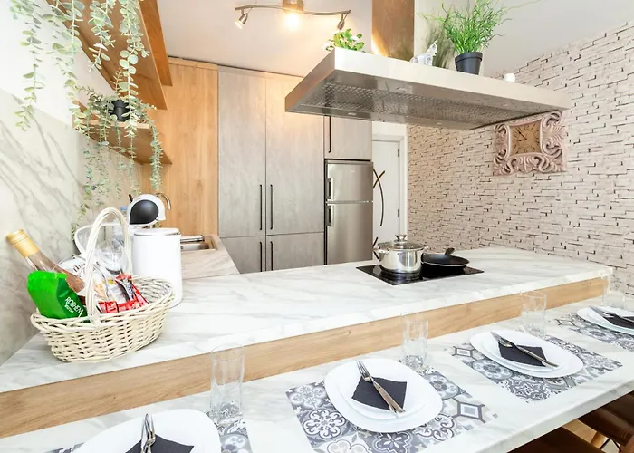 Апартамент The White 3br - Free Parking